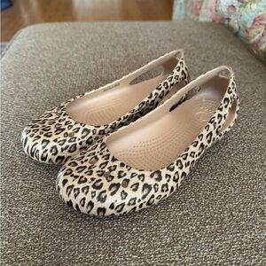 Women’s Leopard Crocs Size 7